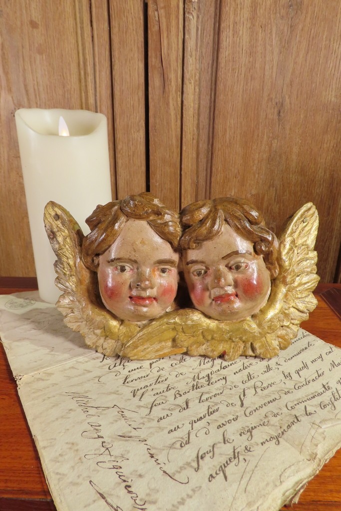 PAIRE DE PETITS ANGES EN BOIS SCULPTE POLYCHROME Epoque XVIII ème Siècle 