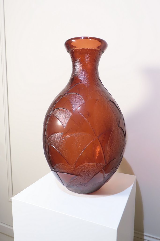 GRAND VASE EN PATE DE VERRE AUX FLEURS STYLISEES Degué - Epoque Art Déco -photo-2