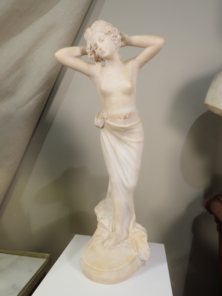 SCULPTURE FEMME DESHABILLEE EN ALBATRE Epoque vers 1900 