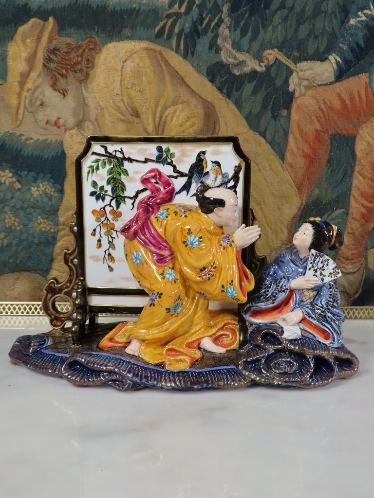 SCULPTURE A DECOR EXTREME ORIENT VASE EN FAIENCE Epoque fin XIX ème 