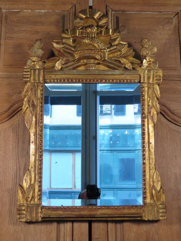 PETIT MIROIR EN BOIS DORE AUX ATTRIBUTS GUERRIER Epoque Louis XVI -photo-2
