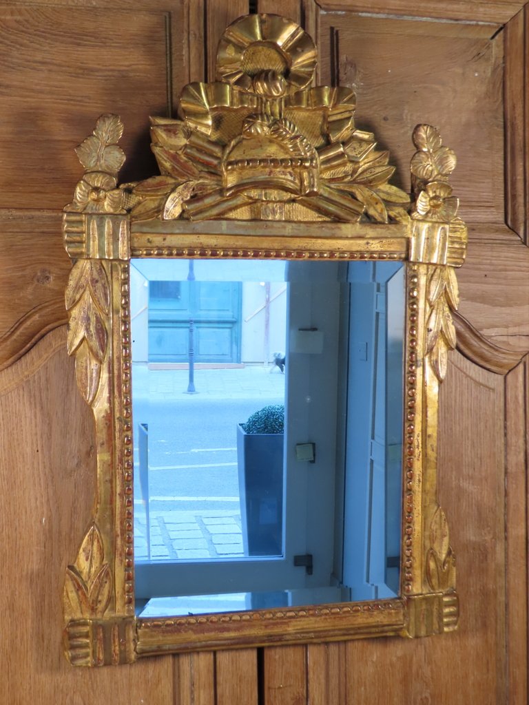 PETIT MIROIR EN BOIS DORE AUX ATTRIBUTS GUERRIER Epoque Louis XVI -photo-3
