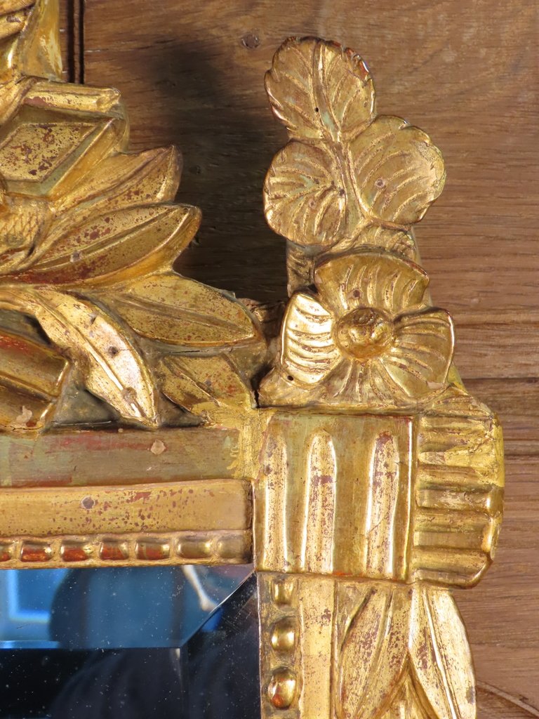PETIT MIROIR EN BOIS DORE AUX ATTRIBUTS GUERRIER Epoque Louis XVI -photo-3