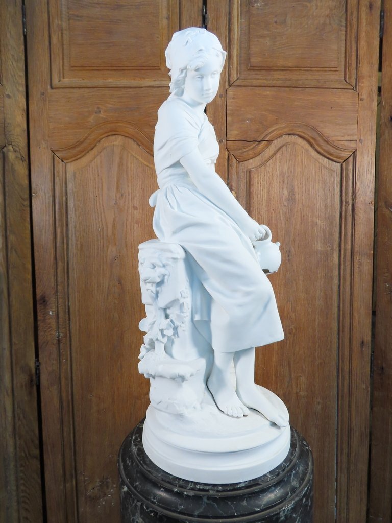 SCULPTURE BISCUIT JEUNE FEMME A LA FONTAINE Epoque fin XIX ème Siècle.-photo-3