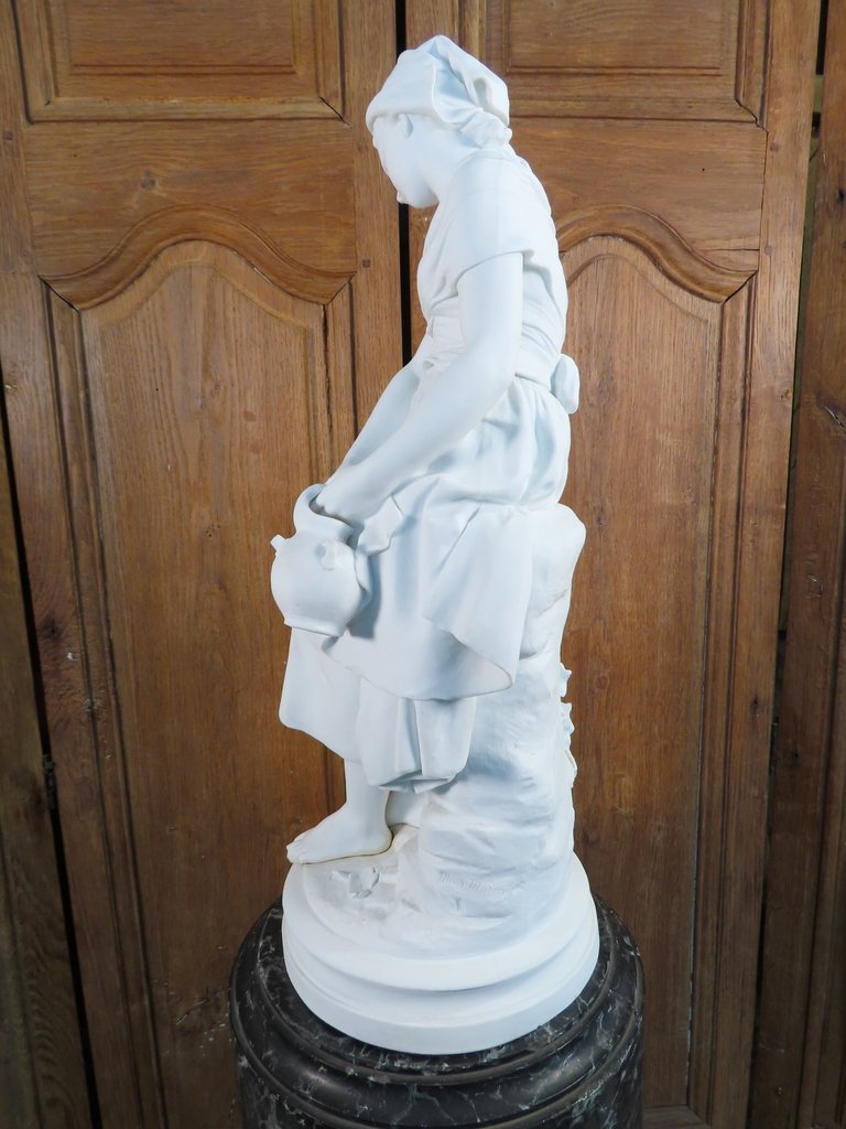 SCULPTURE BISCUIT JEUNE FEMME A LA FONTAINE Epoque fin XIX ème Siècle.-photo-1