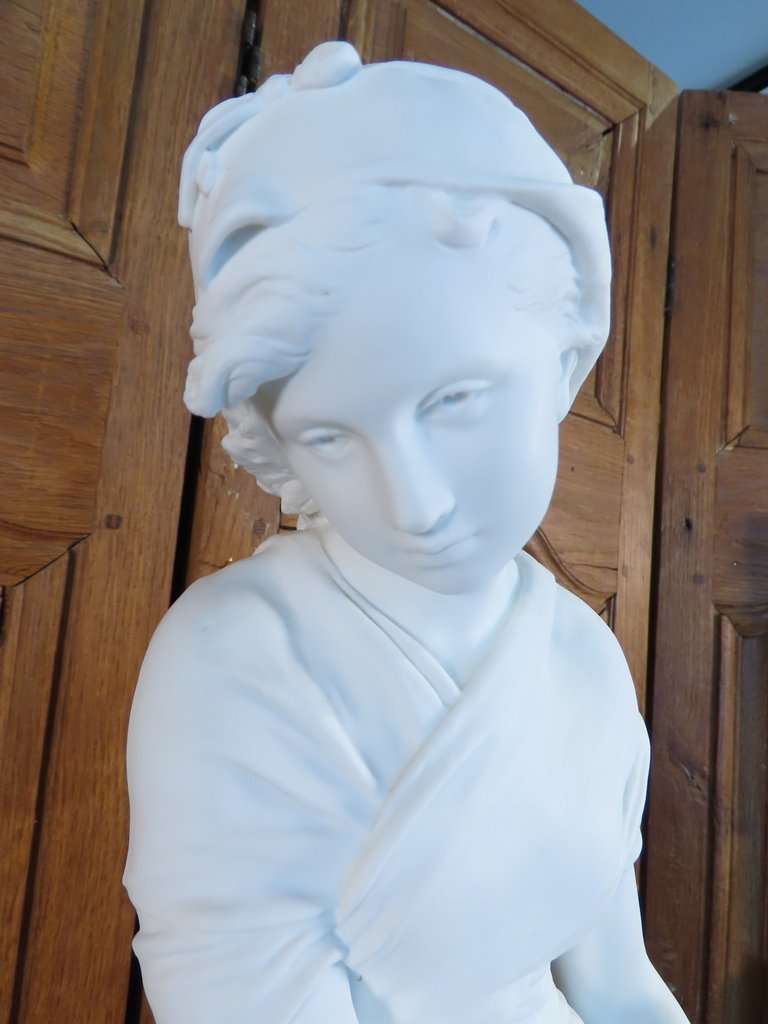 SCULPTURE BISCUIT JEUNE FEMME A LA FONTAINE Epoque fin XIX ème Siècle.-photo-3