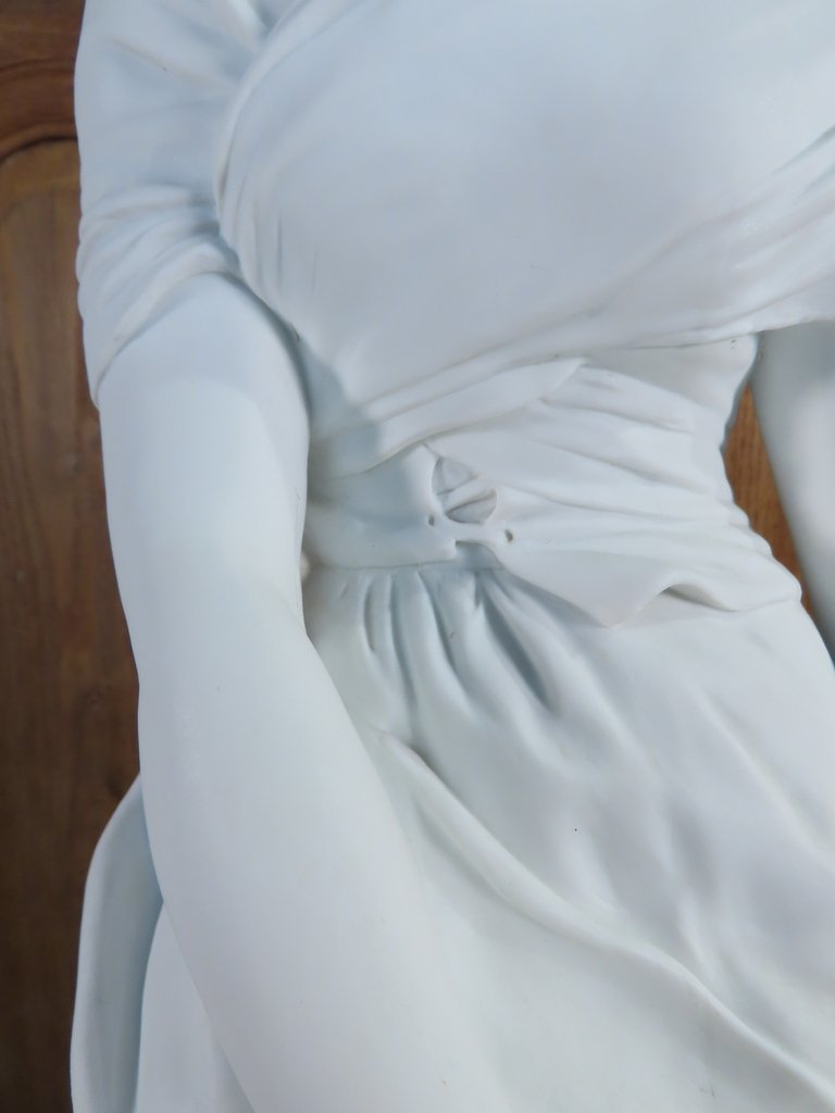 SCULPTURE BISCUIT JEUNE FEMME A LA FONTAINE Epoque fin XIX ème Siècle.-photo-4