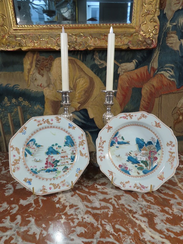 PAIRE ASSIETTES EN PORCELAINE DE LA COMPAGNIE DES INDES Epoque XVIII ème Siècle 