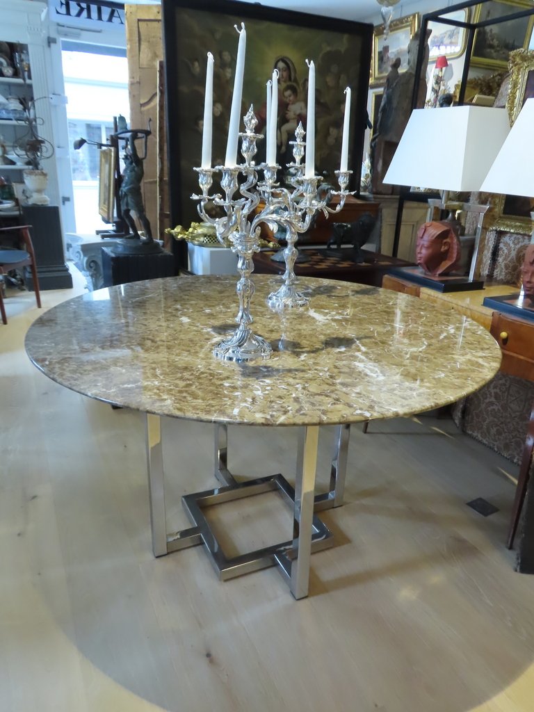  GRANDE TABLE RONDE A PLATEAU DE MARBRE Epoque vers 1970 