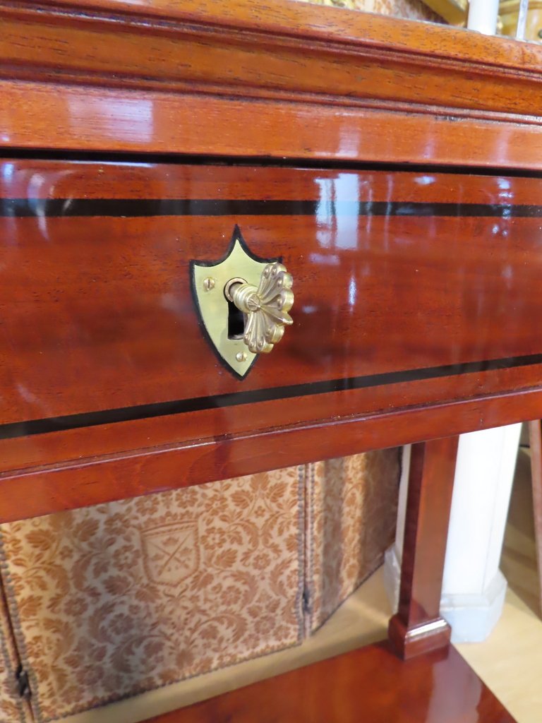 CONSOLE EN ACAJOU A TETES DE FEMMES CASQUEES-photo-4