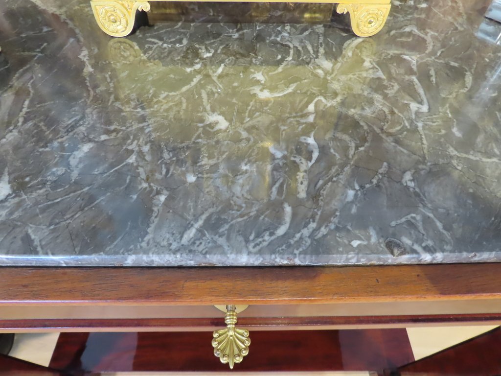 CONSOLE EN ACAJOU A TETES DE FEMMES CASQUEES-photo-6