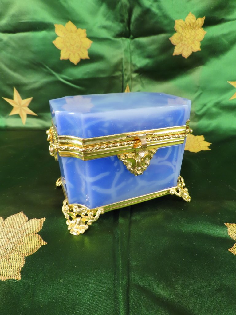 BOITE COFFRET EN OPALINE BLEU Epoque Second Empire 