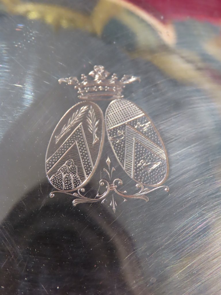 LEGUMIER ARMORIE EN ARGENT ET COURONNE DUCALE-photo-3