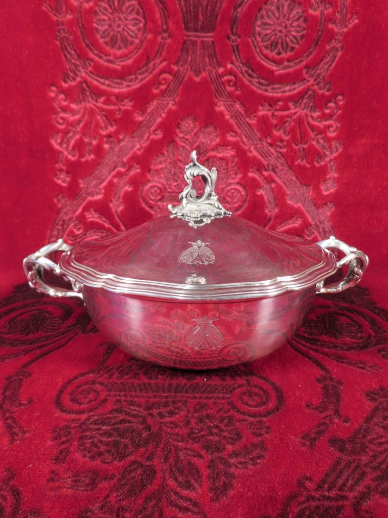 LEGUMIER ARMORIE EN ARGENT ET COURONNE DUCALE