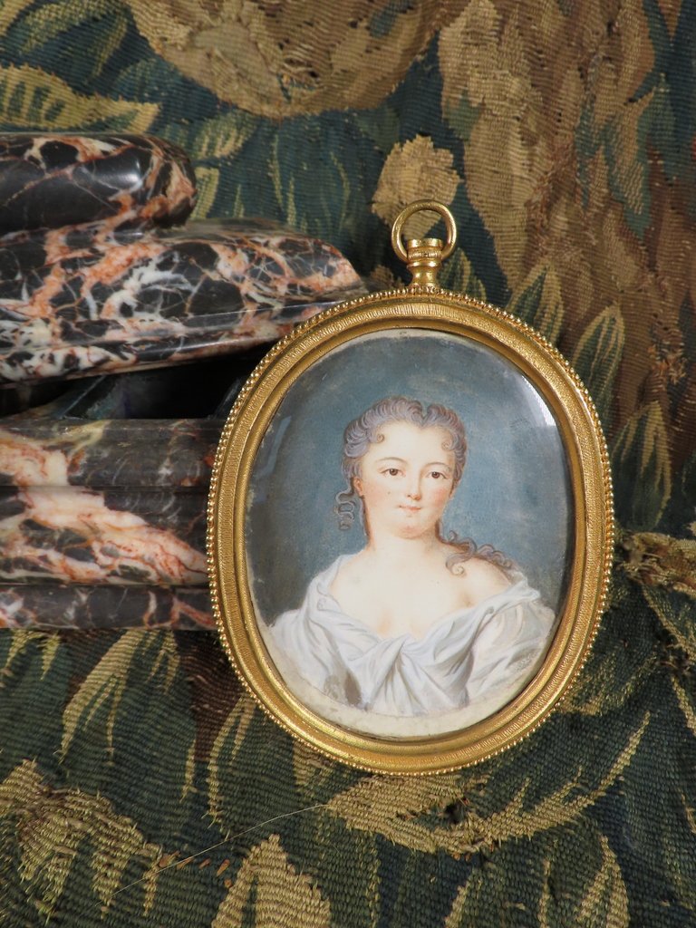 MINIATURE GOUACHE PORTRAIT D’UNE JEUNE FEMME Epoque XVIII ème 