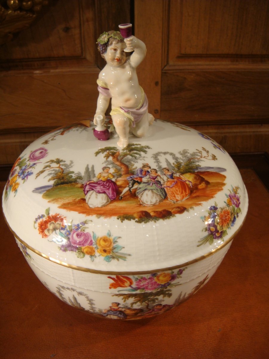 Bacchus Porcelain Tureen Pot-photo-3