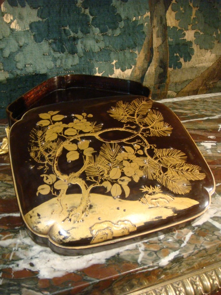 Lacquer Box With Gilt Bronze Mount-photo-1