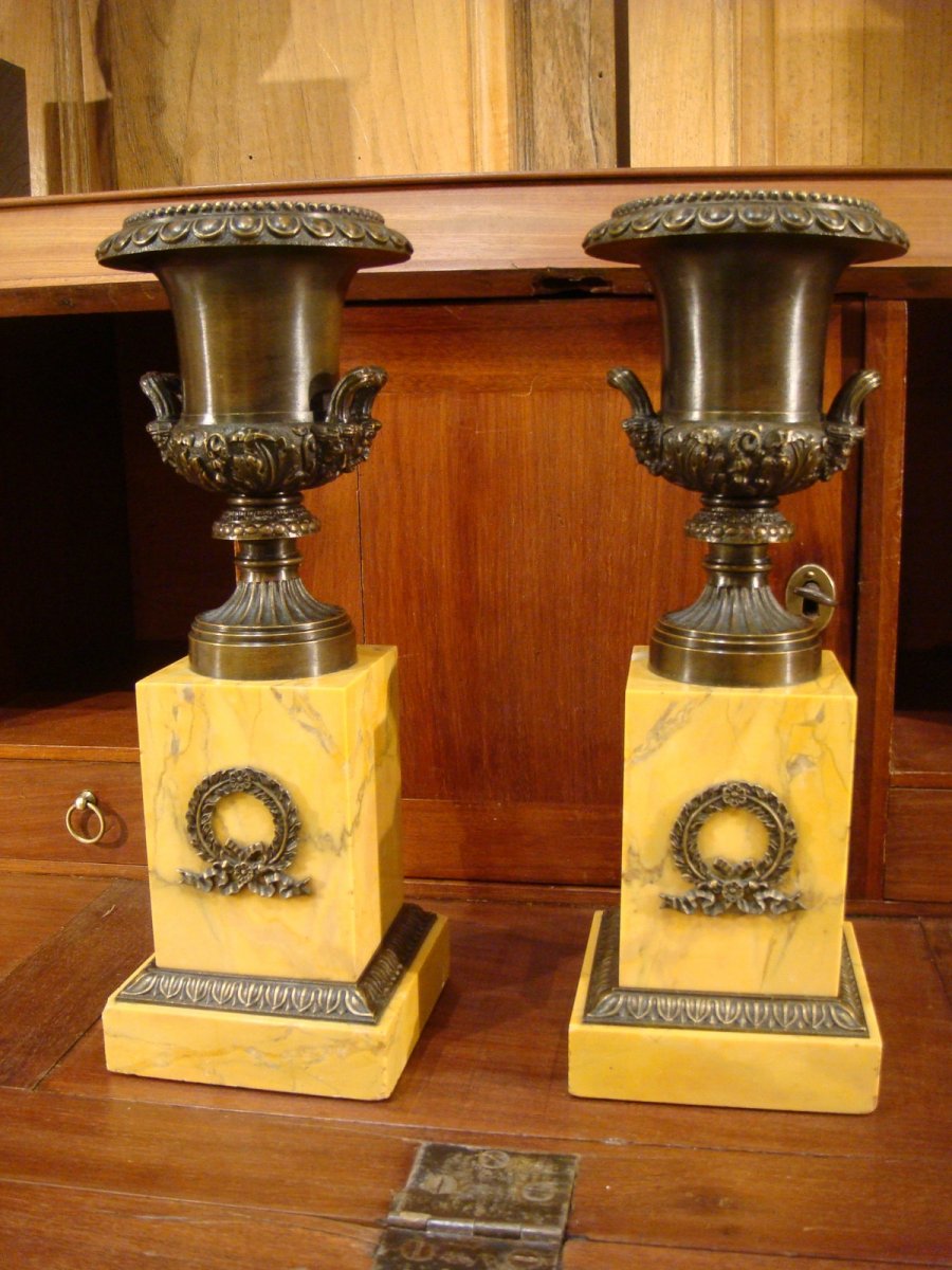 Pair Of Bronze Casseroles With Medici Vases-photo-2
