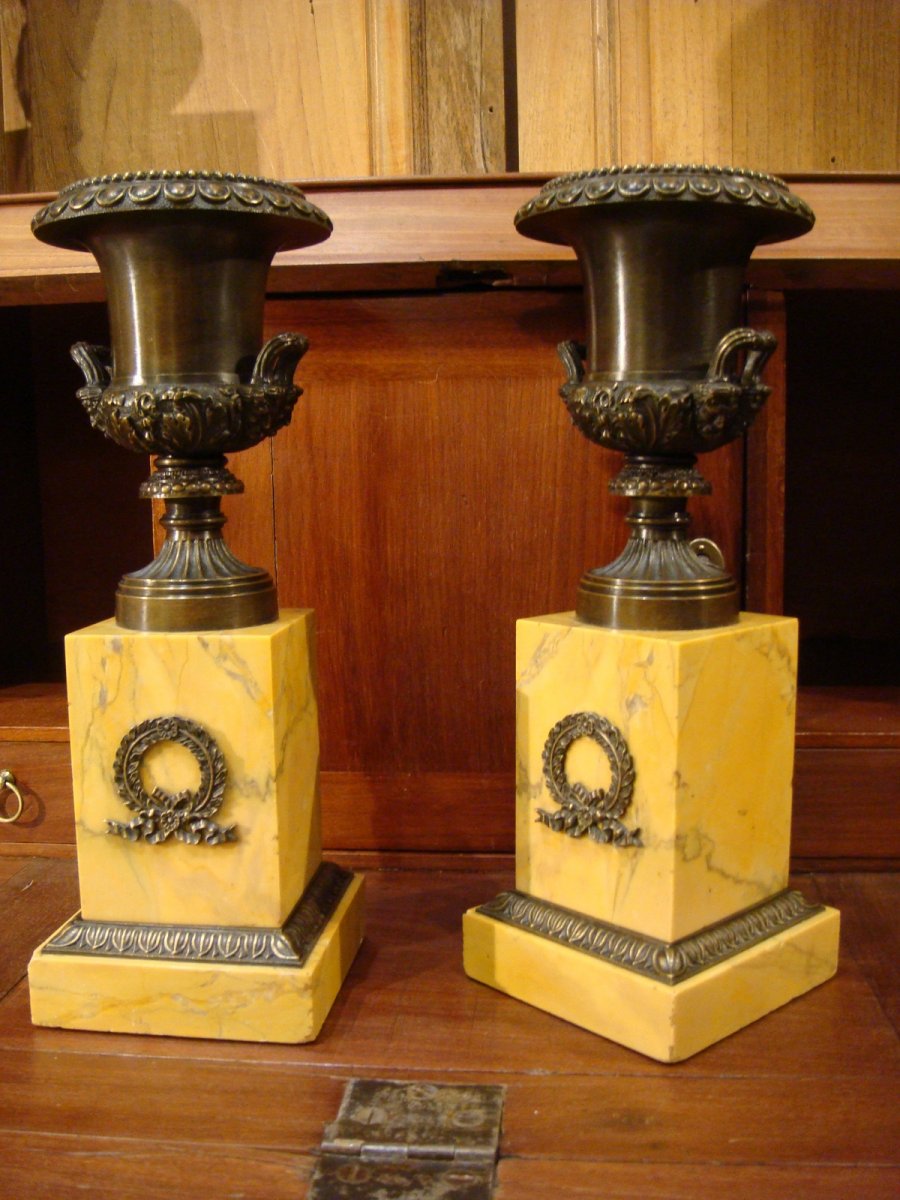 Pair Of Bronze Casseroles With Medici Vases-photo-3