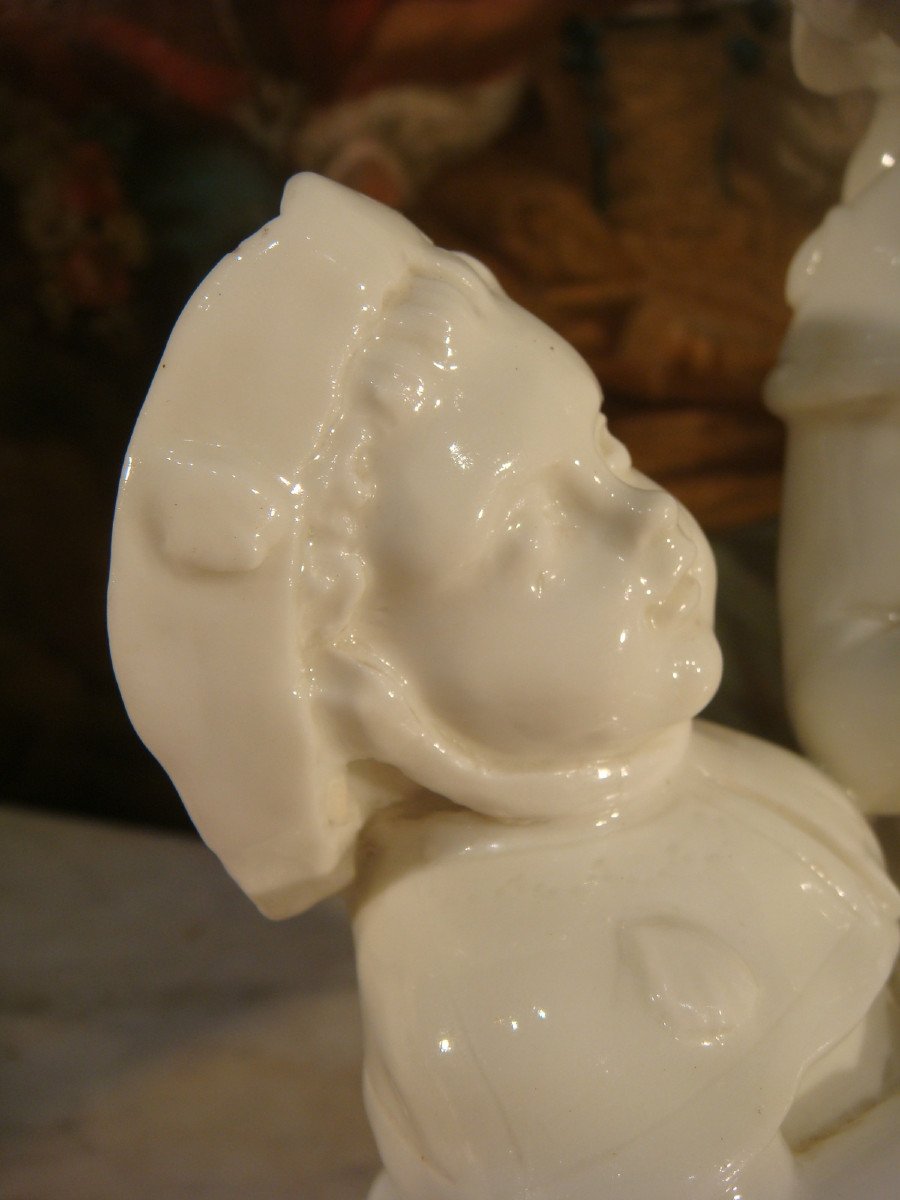 Pair Of Soft Porcelain Sculptures From Chantilly-photo-3