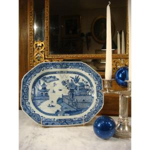 Plat En Porcelaine De Chine Epoque XVIII ème Siècle 