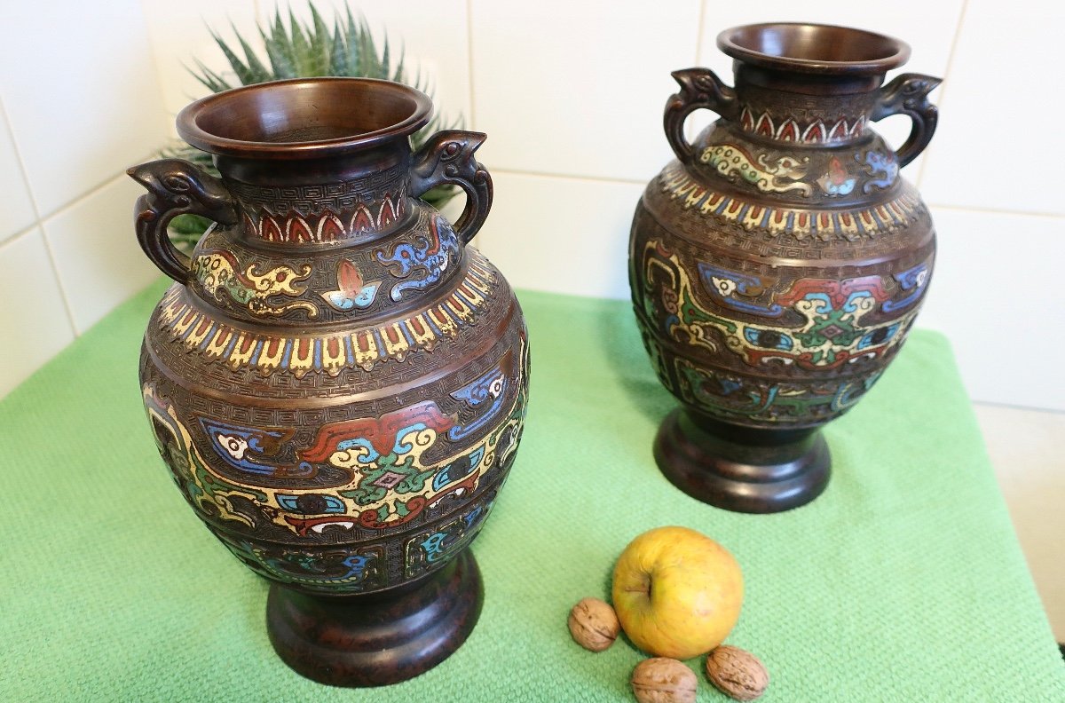 Paire De Vases En Bronze Et Email Cloisonné; Japon, Fin Du XIXème Siècle.-photo-2