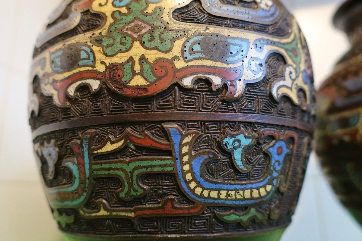 Paire De Vases En Bronze Et Email Cloisonné; Japon, Fin Du XIXème Siècle.-photo-2
