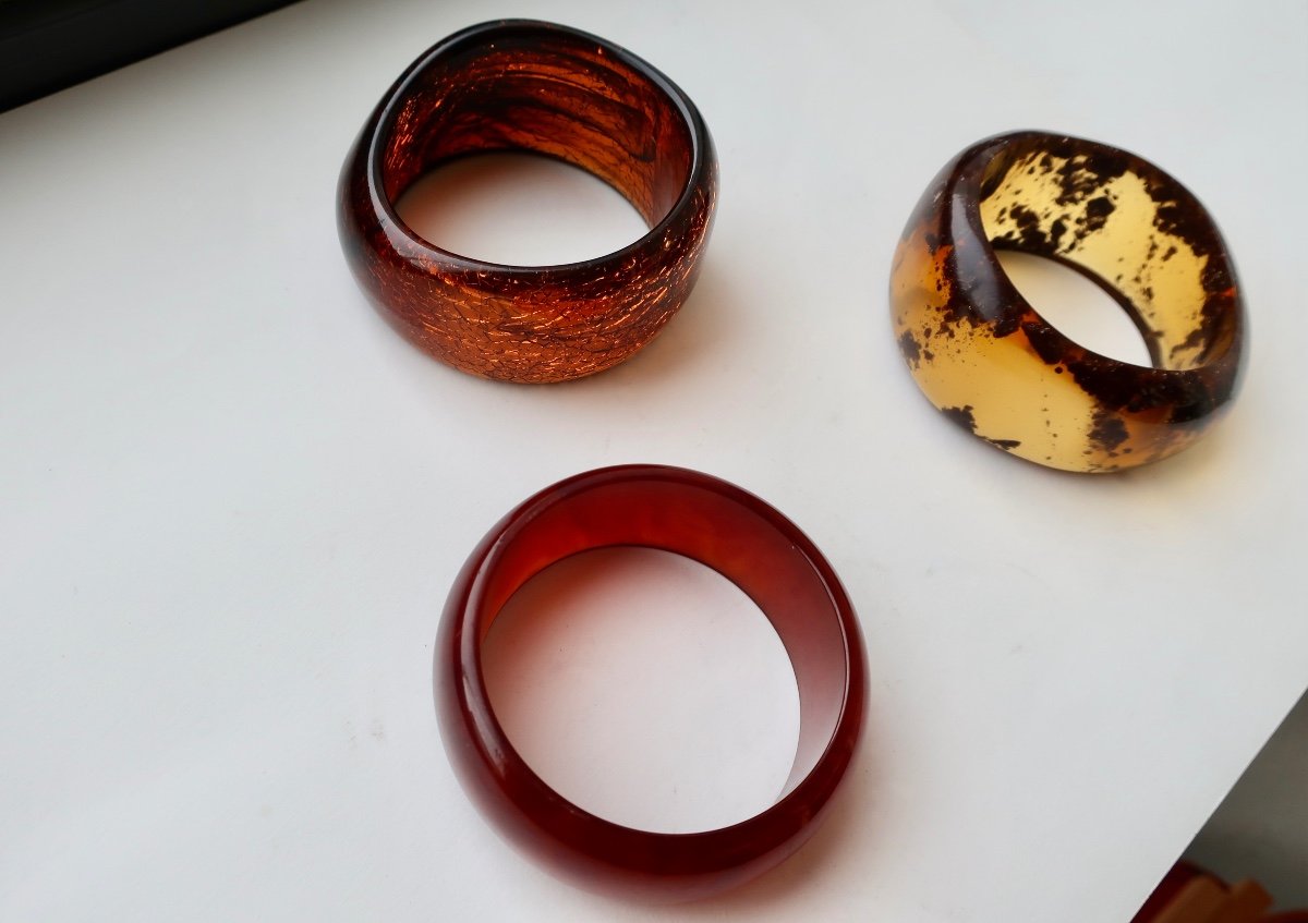 3 Large Resin And Bakelite Bracelets, 1970s And 1940s-photo-4