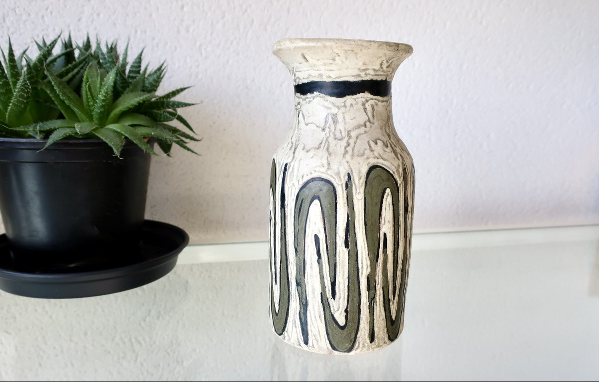 Livia Gorka: Small Ceramic Vase, 1960s Design-photo-3