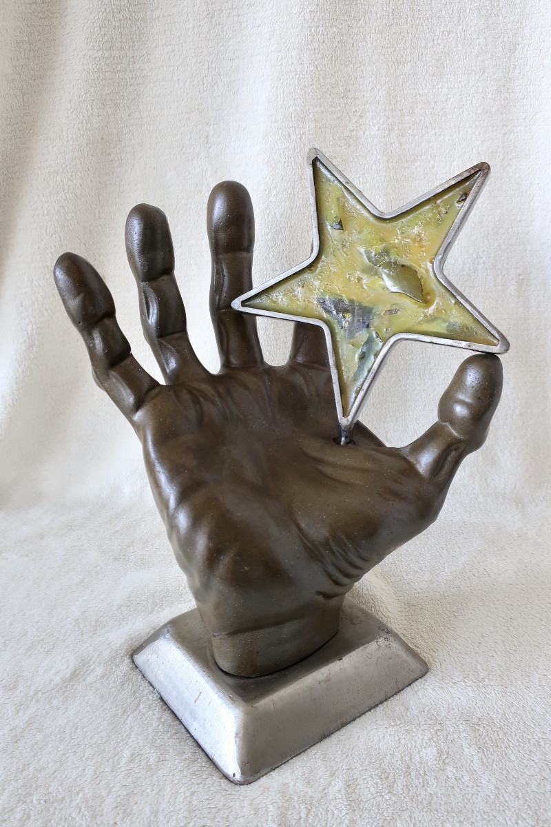 Willy & Franck PINNA, Main en Bronze Tenant une Etoile, Signée, Numérotée, 30 cm