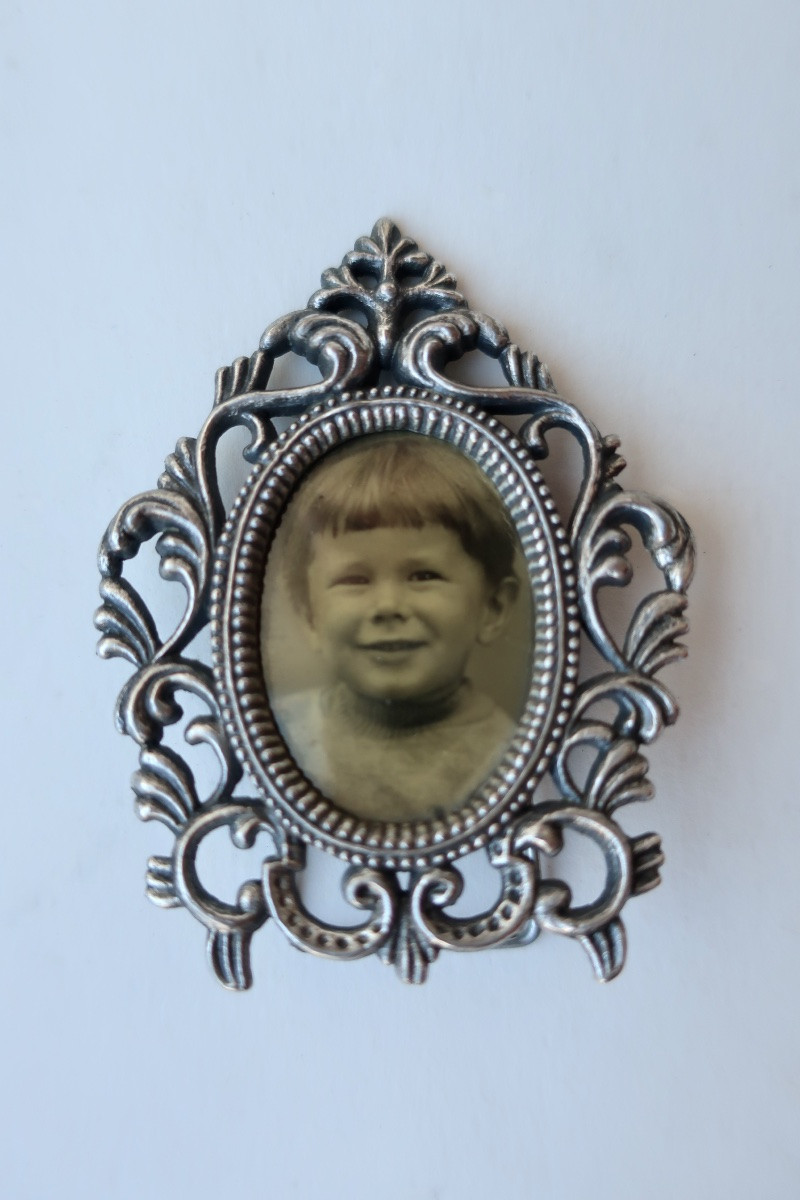 3 Small Photo Frames, For Tabletop Or Hanging, Metal, Identity Size, Excellent Condition.-photo-4