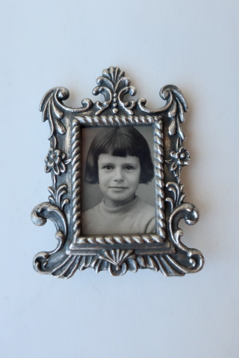 3 Small Photo Frames, For Tabletop Or Hanging, Metal, Identity Size, Excellent Condition.-photo-1
