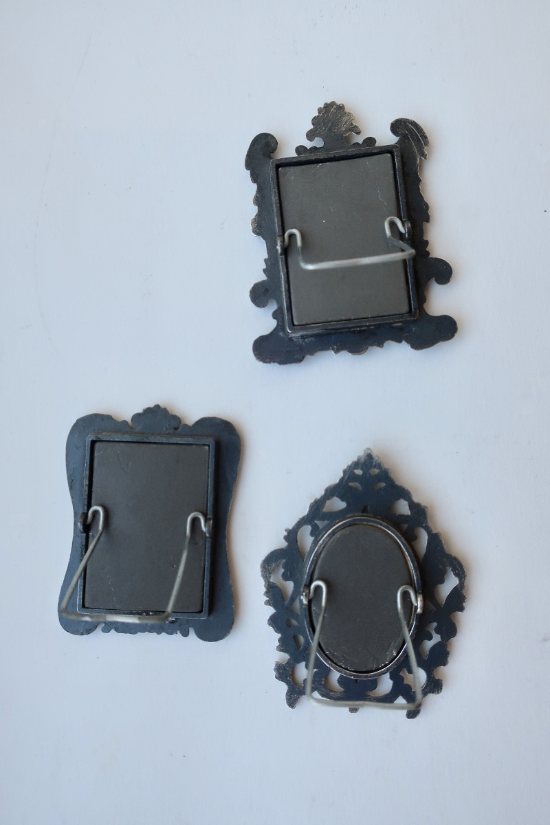 3 Small Photo Frames, For Tabletop Or Hanging, Metal, Identity Size, Excellent Condition.-photo-3
