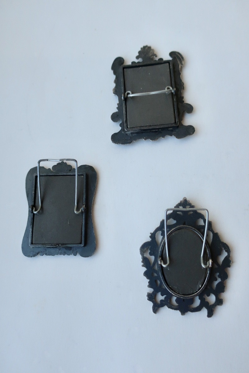 3 Small Photo Frames, For Tabletop Or Hanging, Metal, Identity Size, Excellent Condition.-photo-5