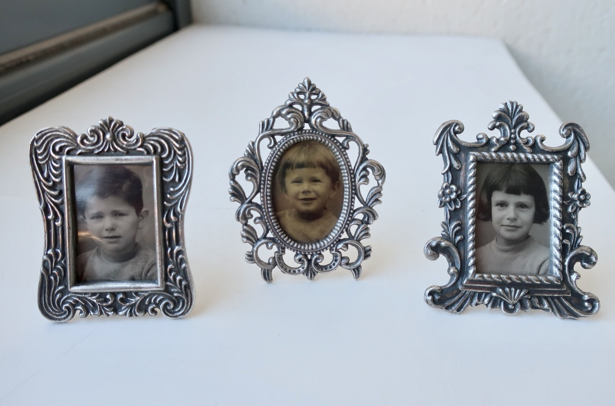 3 Small Photo Frames, For Tabletop Or Hanging, Metal, Identity Size, Excellent Condition.