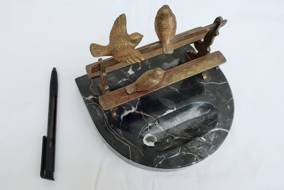 Vide-Poches Art Déco "Moineaux sur un banc Parisien", Bronze et Marbre Portor vers 1930-photo-2