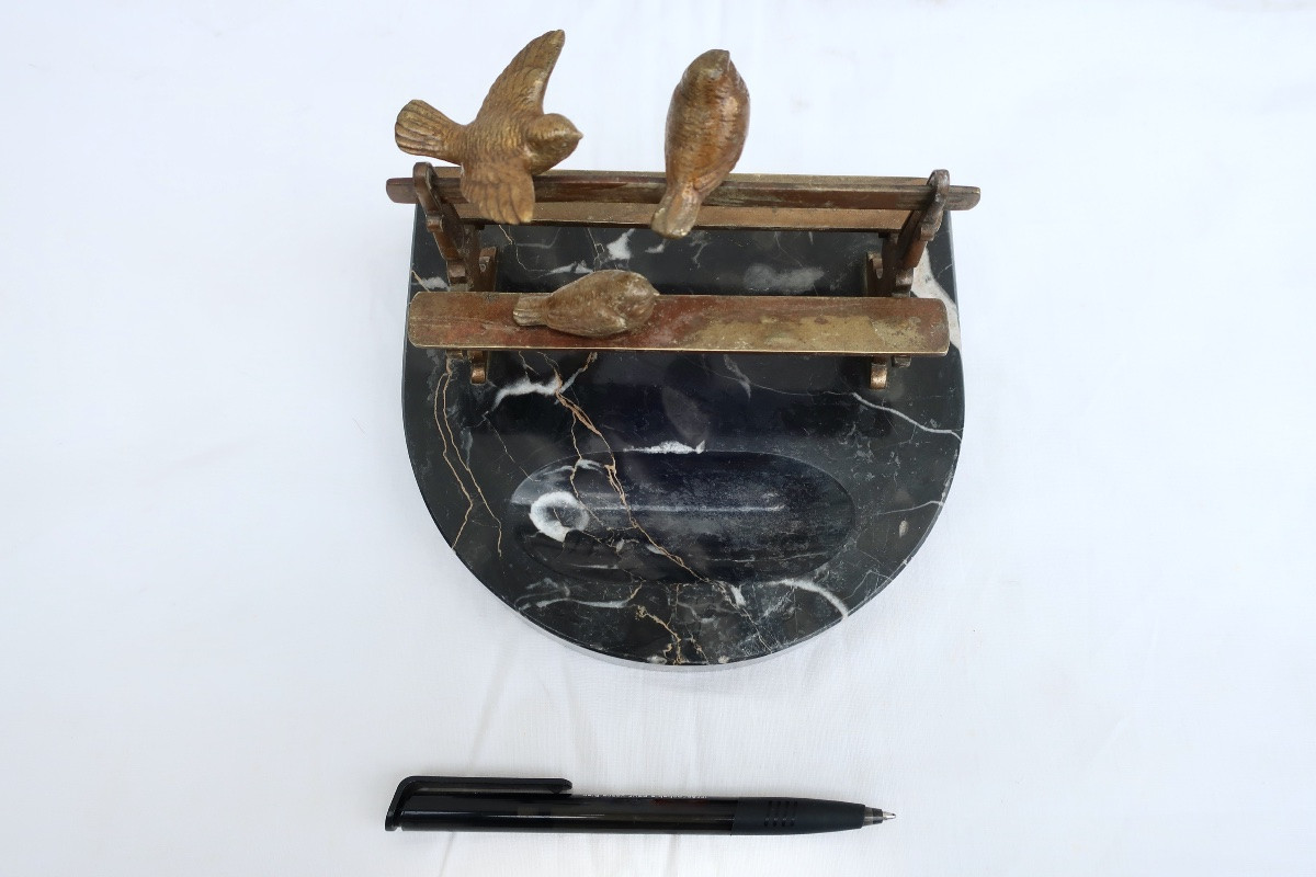 Vide-Poches Art Déco "Moineaux sur un banc Parisien", Bronze et Marbre Portor vers 1930-photo-3