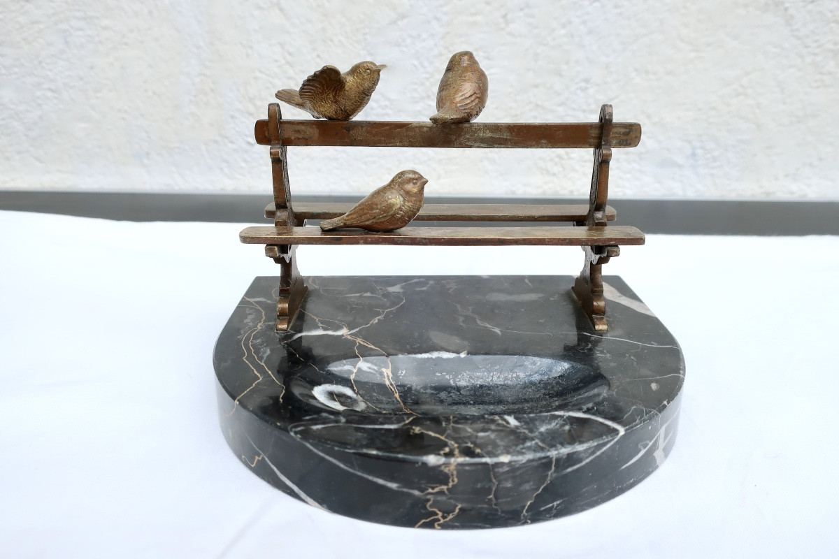 Vide-Poches Art Déco "Moineaux sur un banc Parisien", Bronze et Marbre Portor vers 1930