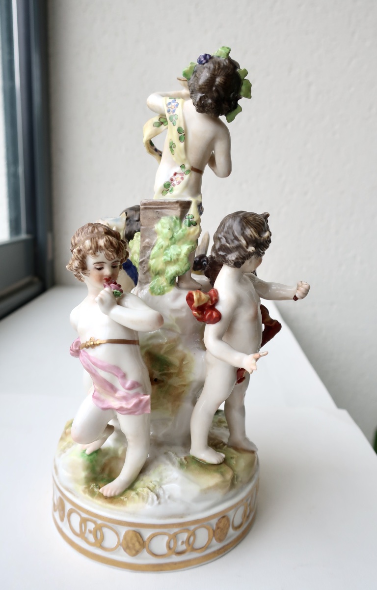 Groupe Porcelaine Volkstedt-Rudolstadt 19è, les Cinq Sens, Amours, Puttis...-photo-3