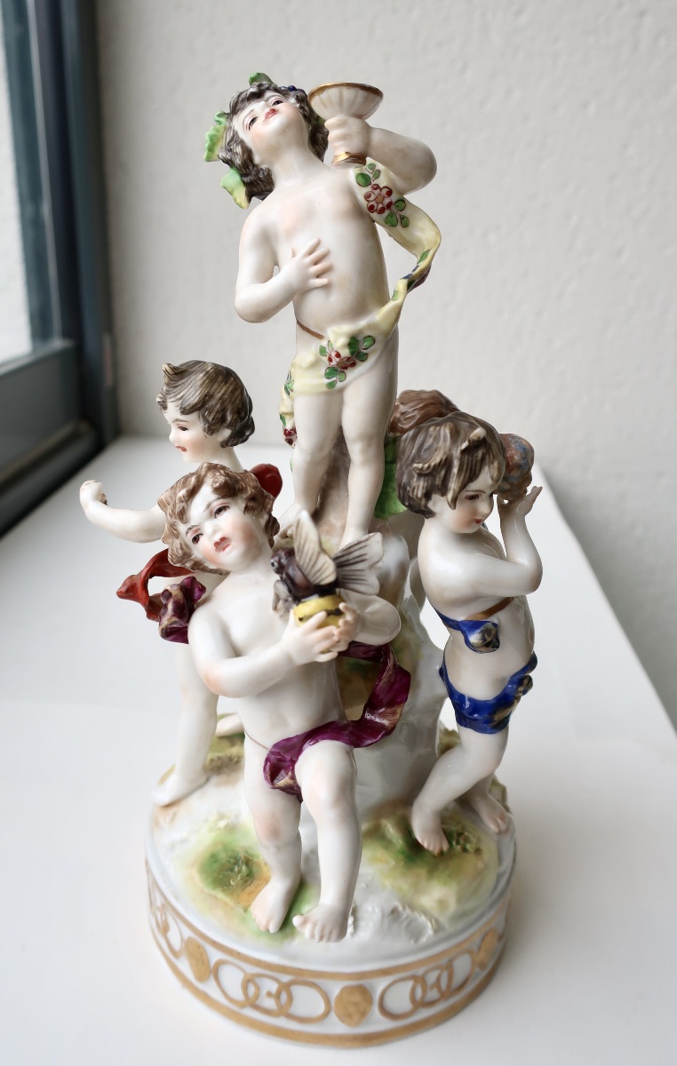 Groupe Porcelaine Volkstedt-Rudolstadt 19è, les Cinq Sens, Amours, Puttis...