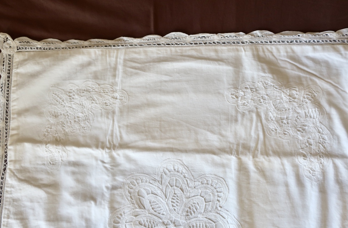 2 Linen Pillowcases, Embroidery And Lace, Like New, 62 X 62 Cm-photo-2
