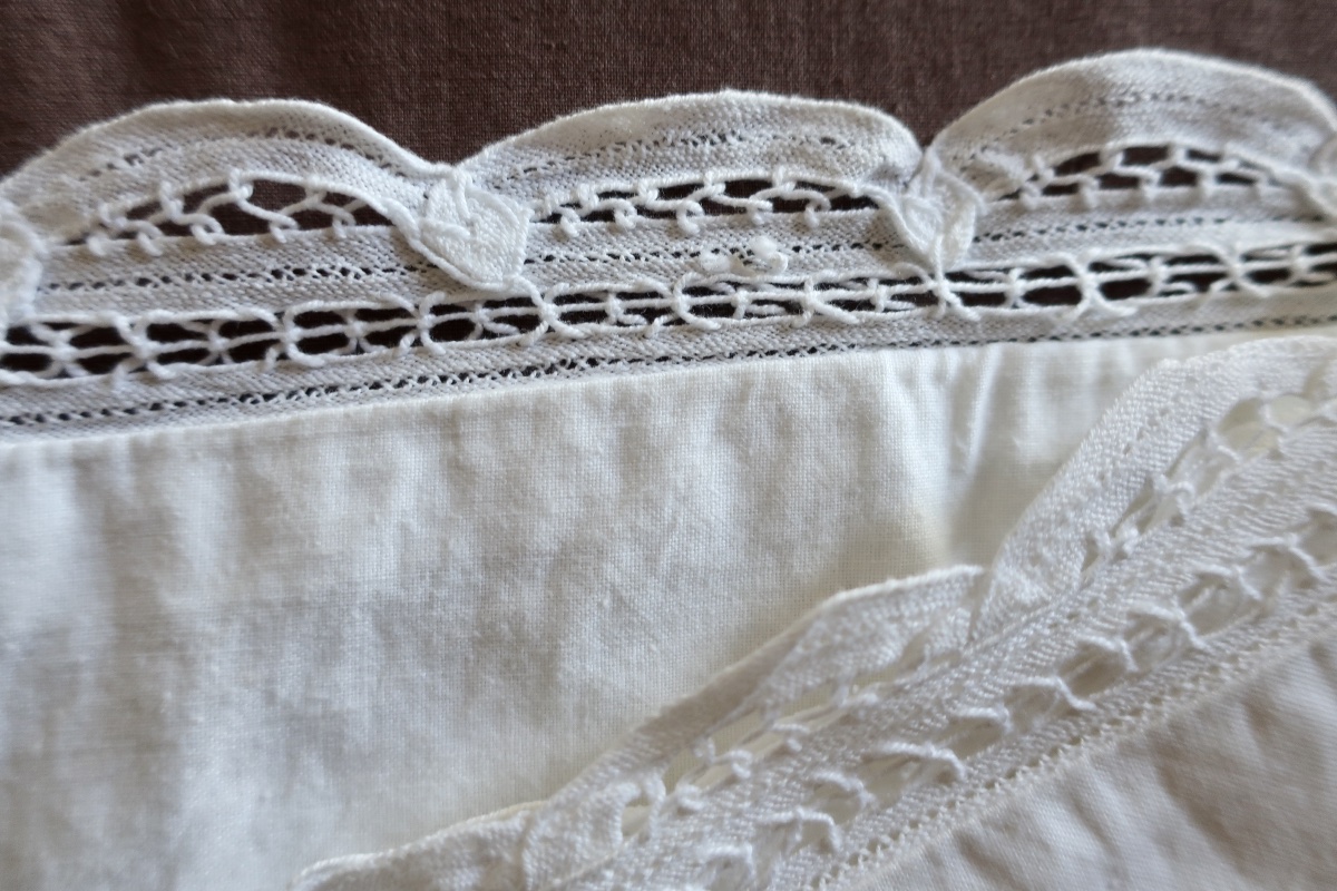 2 Linen Pillowcases, Embroidery And Lace, Like New, 62 X 62 Cm-photo-2