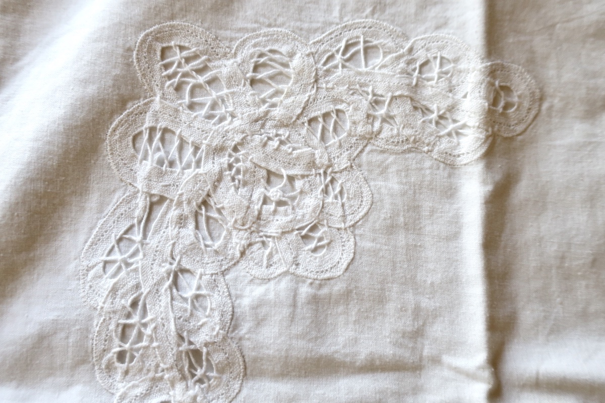 2 Linen Pillowcases, Embroidery And Lace, Like New, 62 X 62 Cm-photo-3