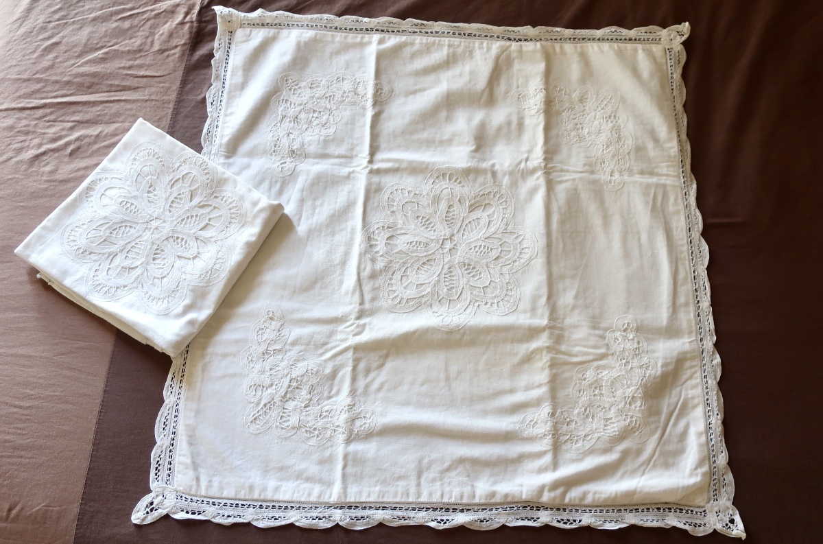 2 Linen Pillowcases, Embroidery And Lace, Like New, 62 X 62 Cm