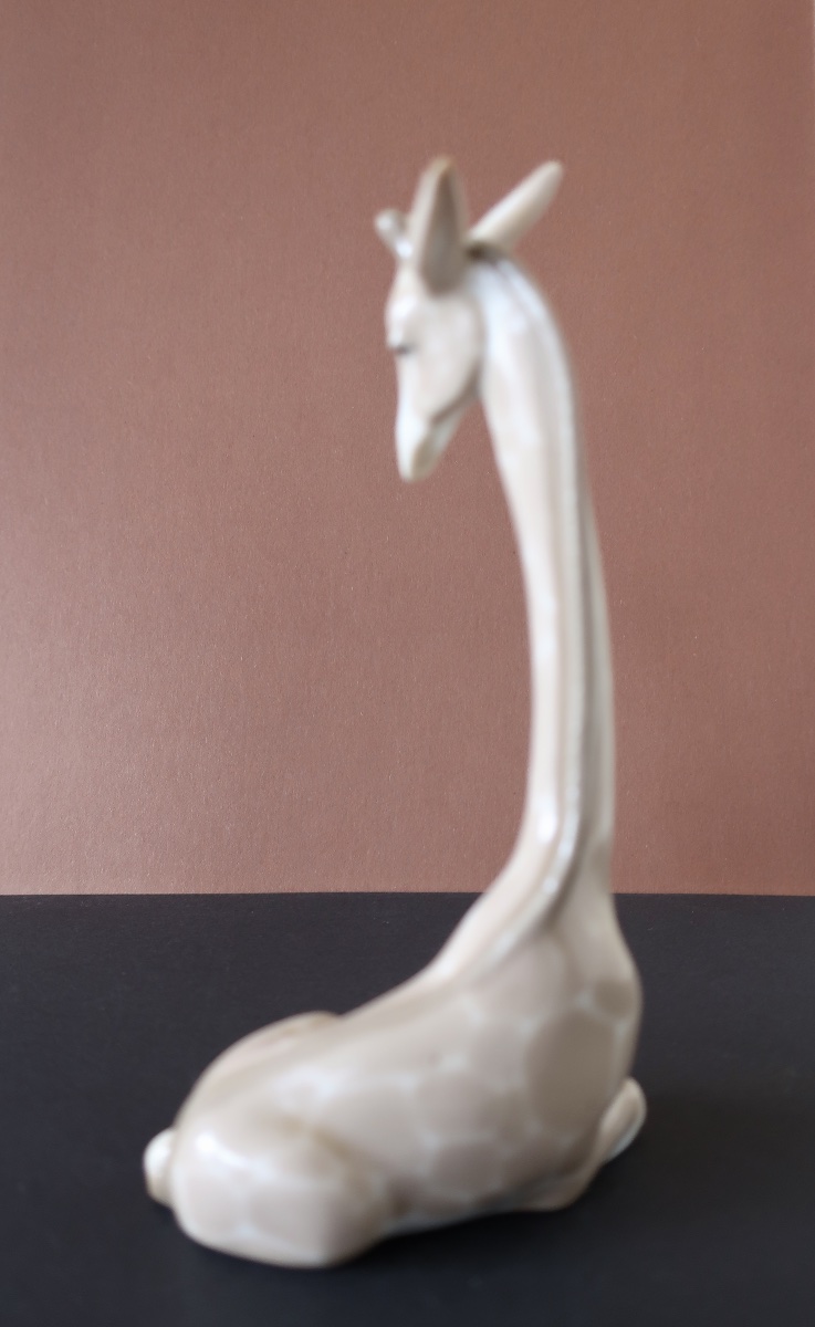 Lladro Porcelain Reclining Giraffe, Before 1960-photo-1
