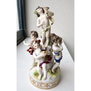 Volkstedt Rudolstadt, Milieu XIXèm, Groupe Porcelaine "ronde Des Amours", Chérubins, Puttis...