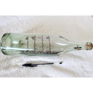 Voilier, Bateau en Bouteille avec Remorqueur, XIXéme, TBE