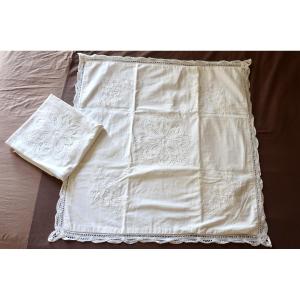 2 Linen Pillowcases, Embroidery And Lace, Like New, 62 X 62 Cm