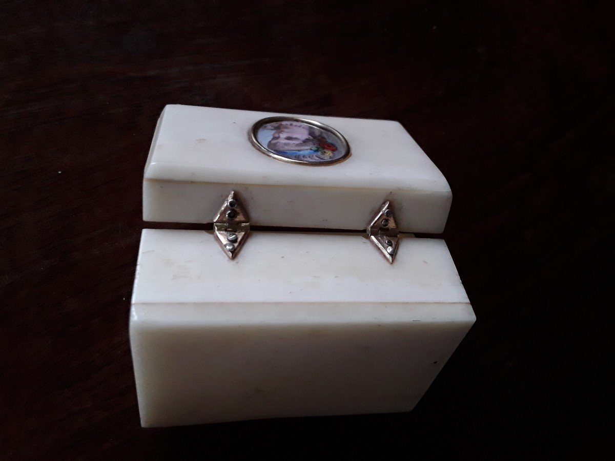 Small 19th Century Ivory And Miniature Box On Enamel -photo-2