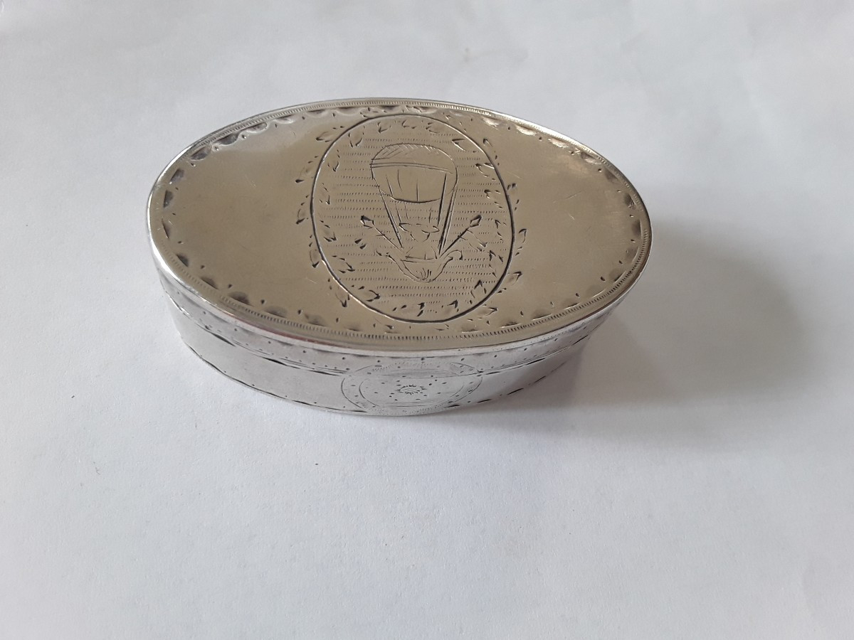Rare 18th Century Silver Snuffbox With Hot Air Balloon Decoration -photo-2